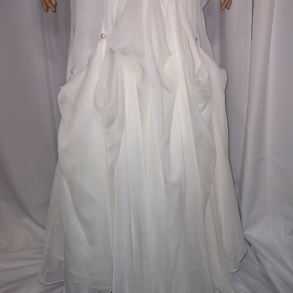 Davids Bridal Galina Signature Ivory chiffon sheath wedding gown size 6 - Picture 12 of 13
